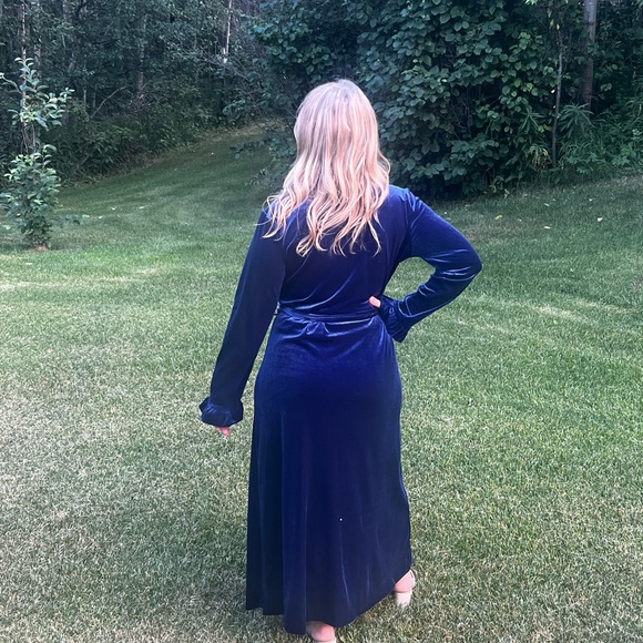 Velour robe with ruffles size S - Picture 3 of 4